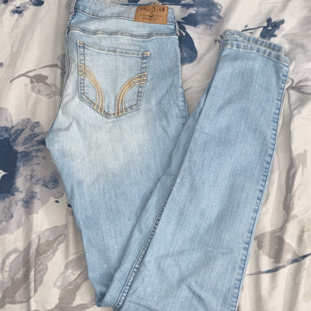 HOLLISTER SUPER SKINNY JEANS